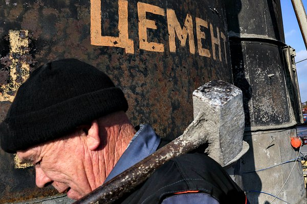 Цементную отрасль накрыл затяжной кризис. Как это перевернет рынок недвижимости по всей России?