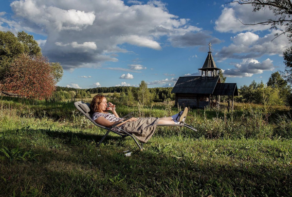 Молодые россияне бросились скупать дачи. Почему они внезапно полюбили их?