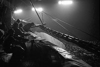 На российском курорте оборвалась канатная дорога, пострадали 12 человек, в том числе дети. Кресла полетели вниз вместе с людьми