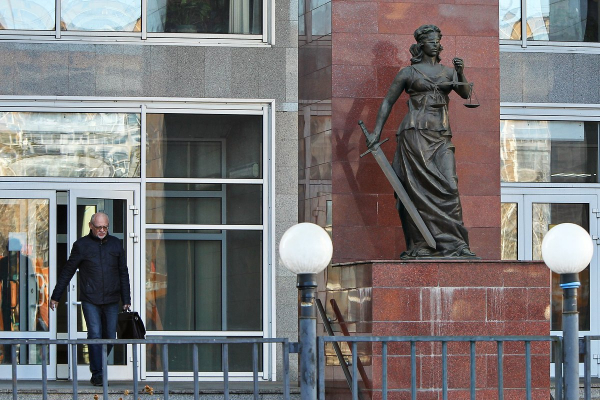 Россиянам станет сложнее судиться. Почему услуги адвокатов в стране подорожают в разы?