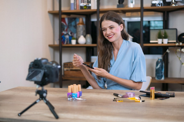 Россиянам запретят размещать рекламу товаров и услуг в Instagram. Как это перевернет жизнь малого бизнеса?