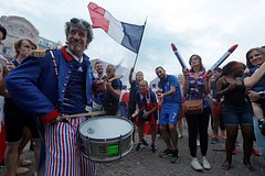 Во Франции захотели сэкономить на праздниках