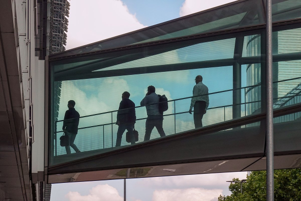 Сотрудники по всему миру имитируют бурную деятельность. Как компании теряют из-за них миллионы долларов?