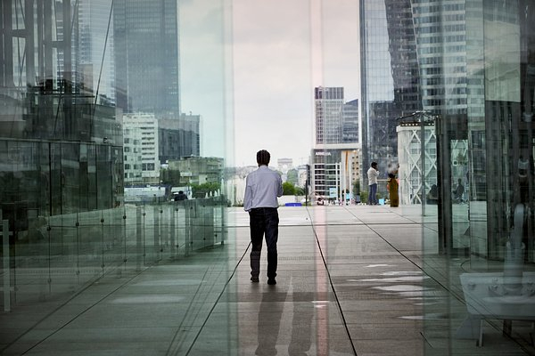 Сотрудники по всему миру имитируют бурную деятельность. Как компании теряют из-за них миллионы долларов?