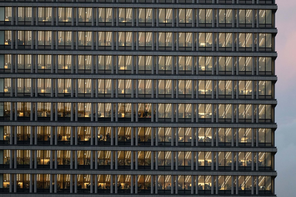 Сотрудники по всему миру имитируют бурную деятельность. Как компании теряют из-за них миллионы долларов?