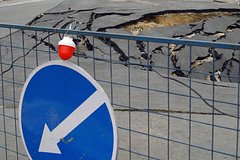 Асфальт провалился на главной барной улице Петербурга