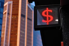 Банк России вновь повысил курс доллара