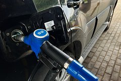 Бензин в России подорожал из-за китайских машин