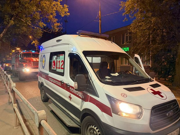 Беспилотники совершили налет на Подмосковье. Один из дронов попал в многоэтажку, в сеть попали кадры пожара