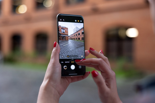Без подзарядки, задержек и размытых кадров. Как HONOR 400 Pro задает новые стандарты смартфона для активной жизни