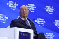 Давосский форум уличил своего основателя в неподобающем поведении