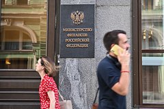 Дефицит бюджета за полгода достиг годового уровня