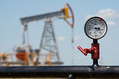 Добыча нефти и газа в России упала