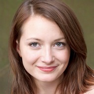 Дочь популярной телеведущей позагорала топлес