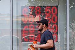 Доллар в России подешевел