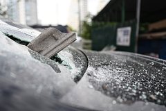 Дрон ВСУ ударил по микроавтобусу в российском регионе