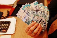Экономист назвал лучшие валютные альтернативы доллару и евро