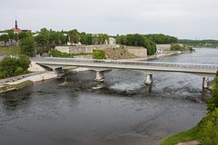 Эстония решила отгородиться от России воротами и барьерами