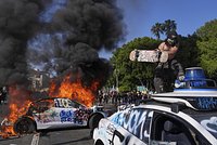 &laquo;Это больше подходит России и Северной Корее&raquo;. Трамп устроит парад в день рождения. Почему ему грозят многомиллионными протестами?