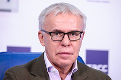 Фетисов отреагировал на блокировку банковских счетов Исинбаевой в России