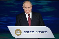 &laquo;Где ступает нога русского солдата, то наше&raquo;. Путин ответил, ждет ли он капитуляции Зеленского. Что еще сказал президент на ПМЭФ?