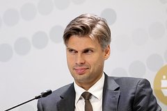 Глава Роскосмоса встретился с экипажем корабля Crew Dragon перед полетом к МКС