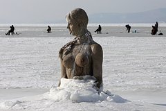 Грудь статуи русалки в российском городе возмутила жителей
