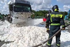 Грузовик загорелся на трассе в российском регионе