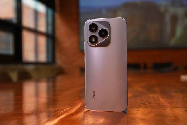 HONOR 400 Lite с AI-кнопкой камеры. Как он меняет представление о доступных смартфонах