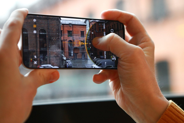 HONOR 400 Lite с AI-кнопкой камеры. Как он меняет представление о доступных смартфонах