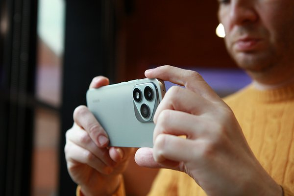 HONOR 400 Lite с AI-кнопкой камеры. Как он меняет представление о доступных смартфонах