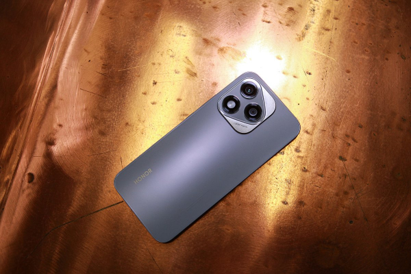 HONOR 400 Lite с AI-кнопкой камеры. Как он меняет представление о доступных смартфонах