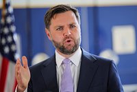 &laquo;Идея висит в воздухе&raquo;. Путин почти час обсуждал с Трампом Украину и Ближний Восток. Планируется ли личная встреча?