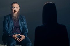 &laquo;Из тебя достойная жена не выйдет&raquo;. В России скандально известного многоженца обвинили в растлении: дочь должна была &laquo;все уметь&raquo;