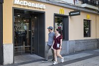 Из-за Трампа в США подорожает самый популярный фастфуд