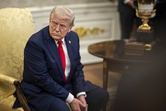 &laquo;Я недоволен&raquo;. Трамп после разговора с Путиным прокомментировал урегулирование конфликта на Украине и поставки оружия Киеву