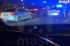 К месту задержания &laquo;Мерседеса&raquo; в Москве приехал автозак