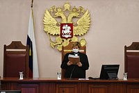 Коммунальщики заплатят россиянину сотни тысяч рублей за падение в подвал