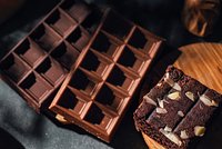 Крупнейший поставщик шоколада ухудшил прогноз мировых продаж