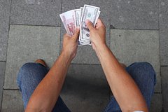 Курсы доллара и евро выросли