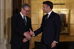 Макрона обвинили в попытке унизить Стармера
