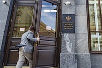 Минфин оценил идею взимать больше денег с богатых россиян