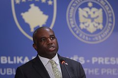 Министр обороны Британии заявил об &laquo;окне&raquo; для решения по Ирану