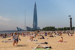 Москвичам и петербуржцам пообещали теплый август