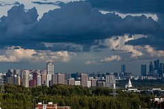 Москвичей предупредили о грозе с градом