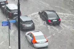 Москву залило дождем