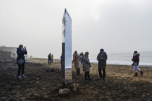 Мужчина проник в заброшенный дом и нашел там секс-игрушки и резиновую куклу