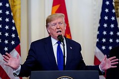 На правой руке Трампа вновь заметили синяк