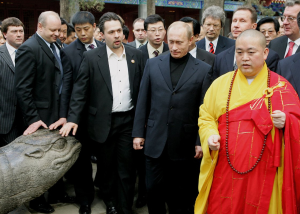 Настоятеля легендарного монастыря Шаолинь арестовали. Как в этом замешаны секс и деньги?