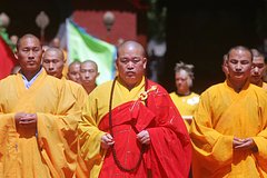 Настоятеля легендарного монастыря Шаолинь арестовали. Как в этом замешаны секс и деньги?